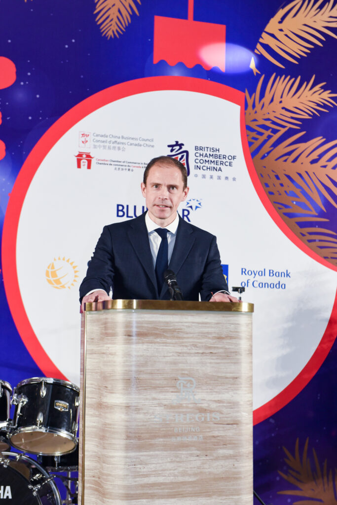 A Glittering Beijing Night, Warmly Gathered